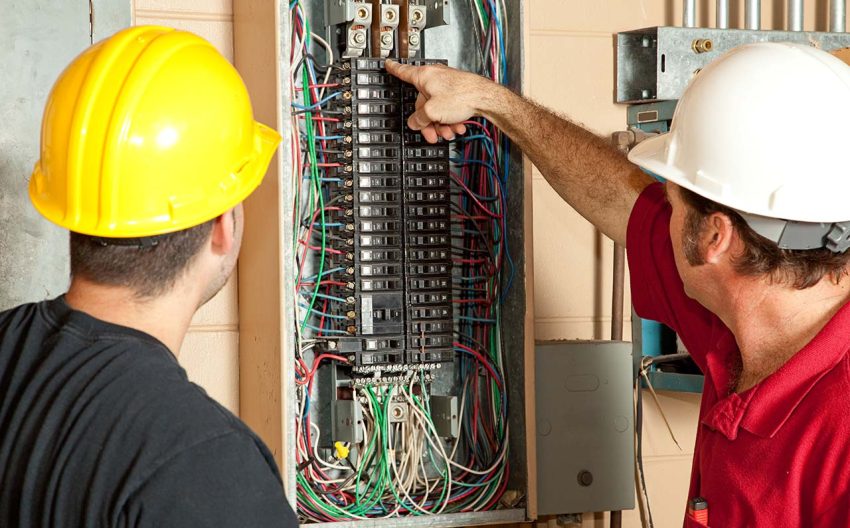 A local Electrician in Palo Alto helps in repairing